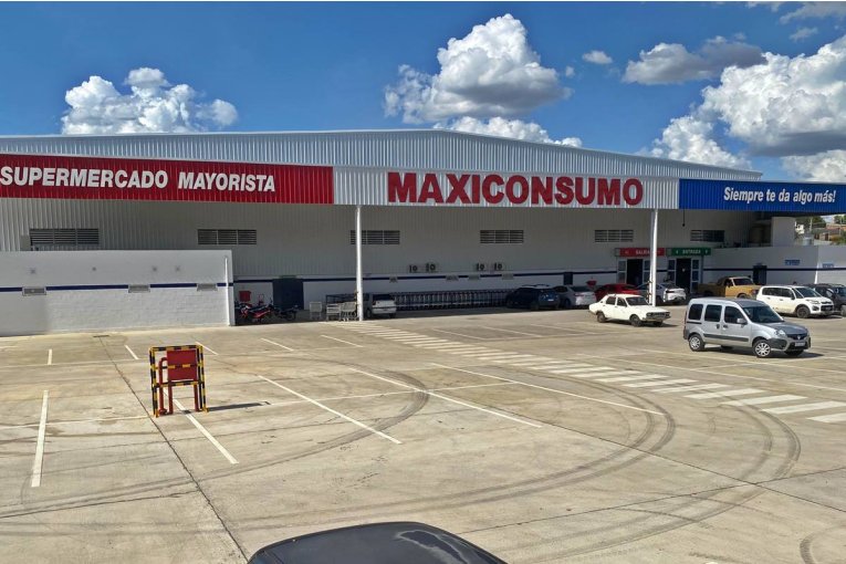 El municipio multó a la firma Maxiconsumo y la intimó a que cumpla con las normas mercantiles vigentes