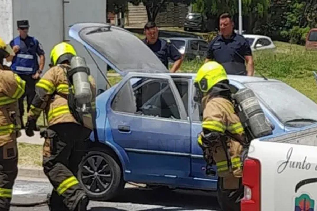 Bomberos recomiendan retirar estos envases de los veh&iacute;culos.