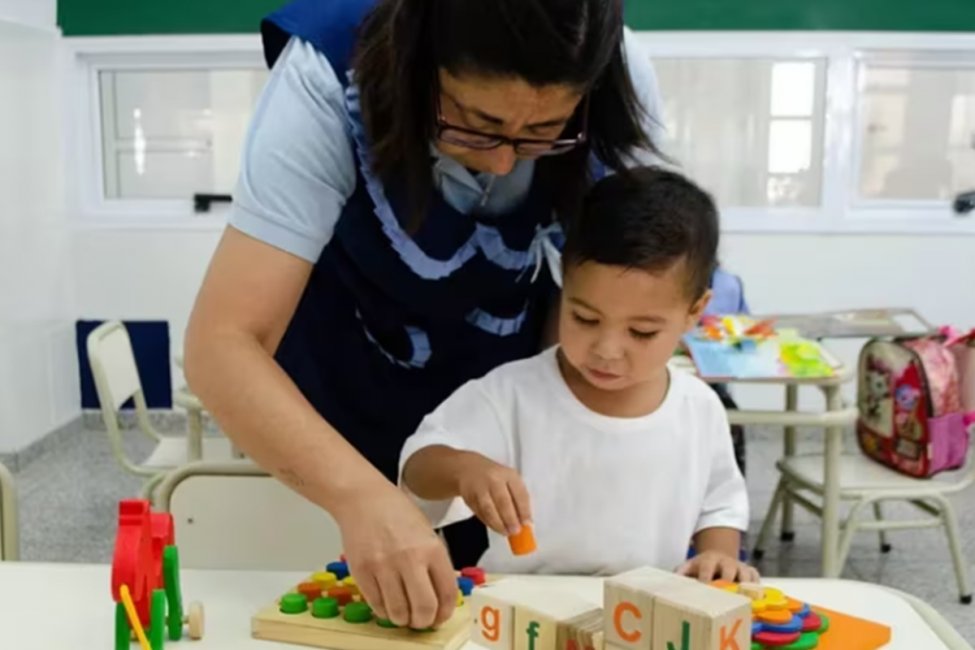 Nación también suspendió aportes a salarios docentes y las provincias advierten que peligra el inicio de clases