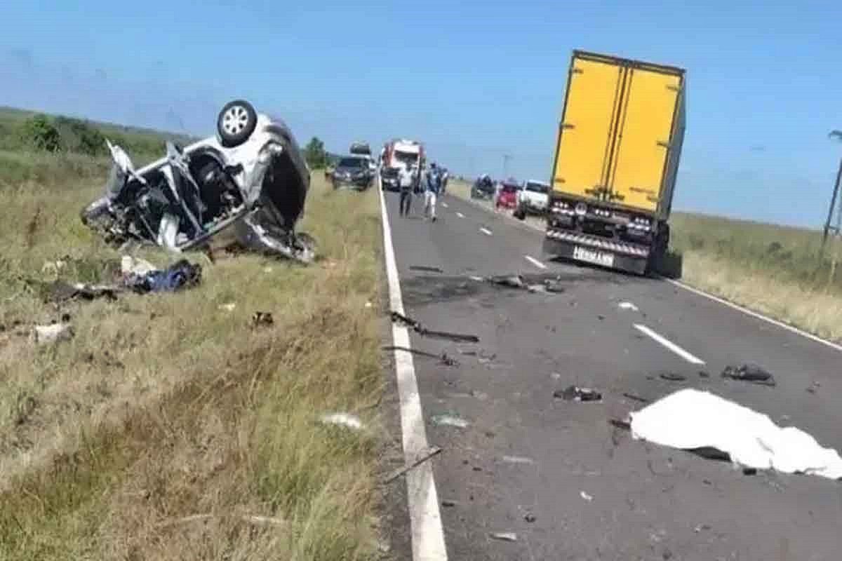 Tres menores fallecieron, tras el impacto.