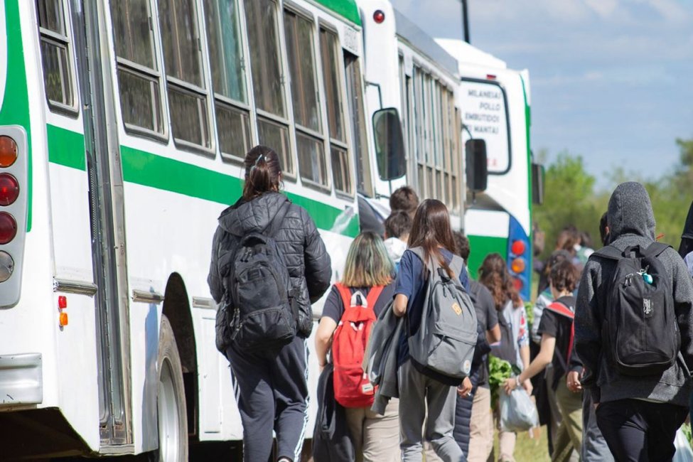 Transportistas escolares no descartan que otras unidades se sumen a la suspensión del servicio