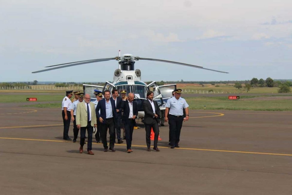 La vecina ciudad de Salto inauguró su aeropuerto con la presencia de Lacalle Pou