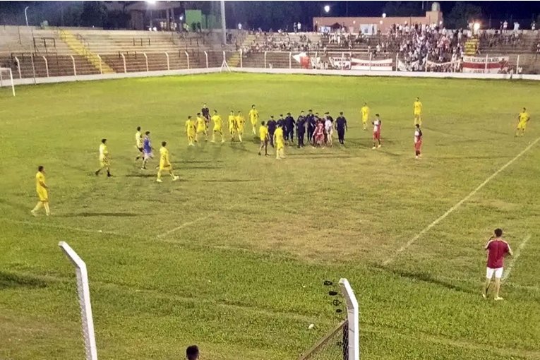 Partido de la Copa Entre R&iacute;os que se jugaba en Concordia fue suspendido por agresi&oacute;n al &aacute;rbitro