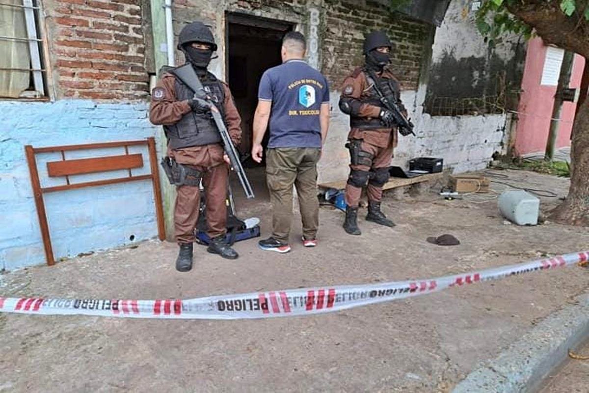 Seis detenidos en ocho allanamientos por narcomenudeo.