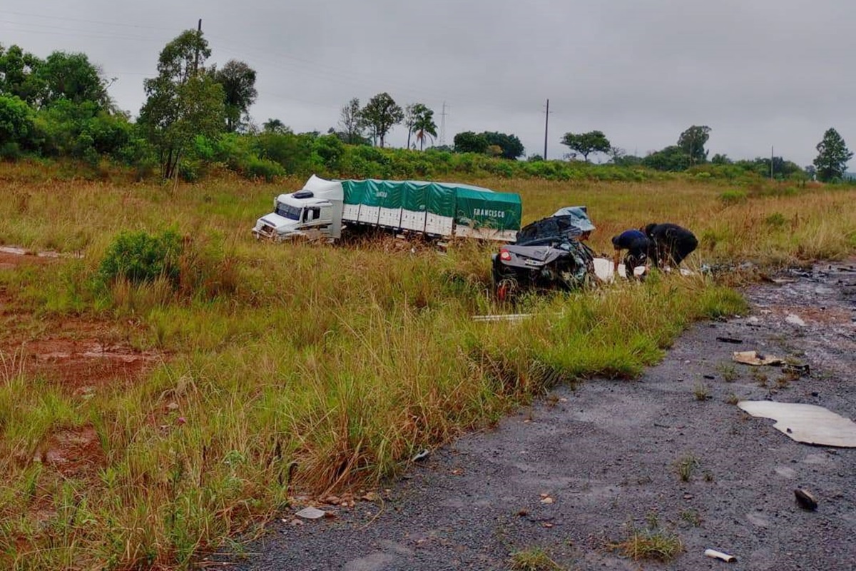 RUTA 14: Tres personas murieron al chocar de frente con un camión en un ...