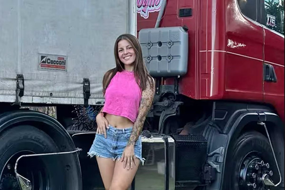 Marianela Gariboglio frente a su cami&oacute;n llamado Cherry