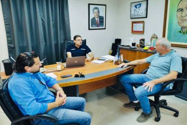 Ambas partes coincidieron en trabajar en conjunto, para sortear la crisis. Ambas partes coincidieron en trabajar en conjunto, para sortear la crisis.