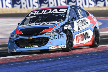 Joel Gassman al mando de su Chevrolet Cruze. Joel Gassman al mando de su Chevrolet Cruze.