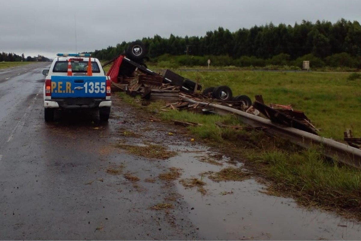 Afortunadamente, el chofer result&oacute; ileso.