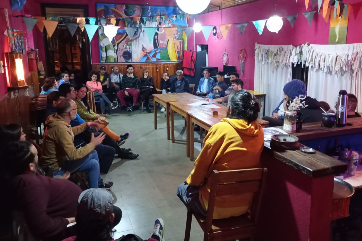 El colectivo de artistas quiere charlar con el jefe comunal.