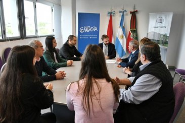 Firma del convenio entre Municipalidad y la dirección departamental de escuelas. Firma del convenio entre Municipalidad y la dirección departamental de escuelas.