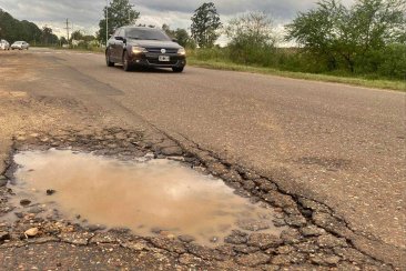 La provincia anunció que trabajará en el bacheo de la Ruta 4. La provincia anunció que trabajará en el bacheo de la Ruta 4.