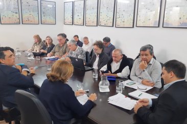 También se pagaría un retroactivo equivalente al 5%, sobre el salario de marzo. También se pagaría un retroactivo equivalente al 5%, sobre el salario de marzo.