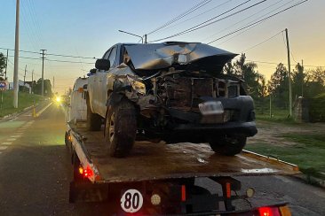 La camioneta Toyota Hilux cuando retirada del lugar del accidente La camioneta Toyota Hilux cuando retirada del lugar del accidente