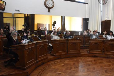 El intendente celebró la aprobación sobre tablas. El intendente celebró la aprobación sobre tablas.