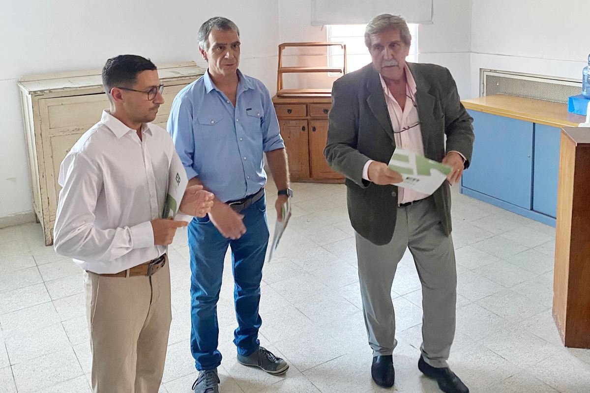 Ortiz, Kueider y el ministro Grieve en el acto de asunción. Ortiz, Kueider y el ministro Grieve en el acto de asunción.