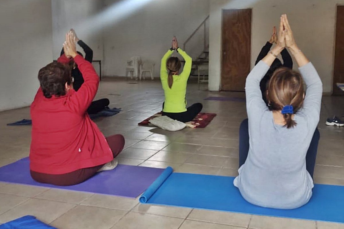 Clases de yoga gratuitas en Estancia Grande.