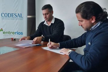 Autoridades de la CODESAL y la AHGC al momento de la firma Autoridades de la CODESAL y la AHGC al momento de la firma
