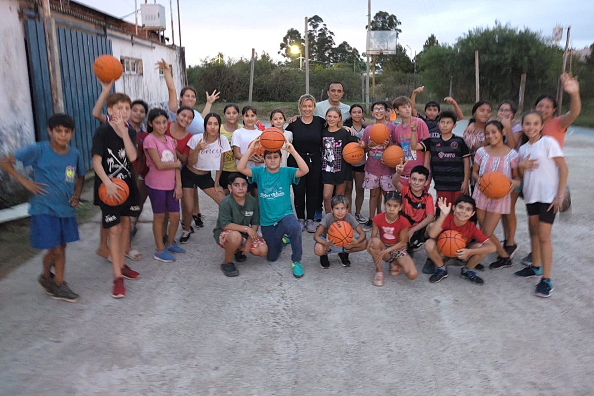 Los funcionarios en la visita realizada a Benito Leger&eacute;n