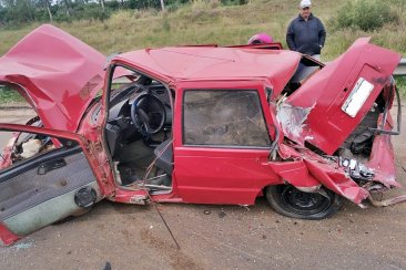 El automovil terminó destrozado casi en su totalidad El automovil terminó destrozado casi en su totalidad