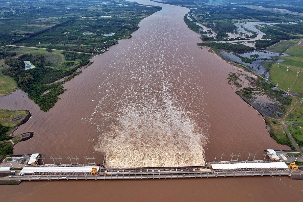 Represa de Salto Grande en la presente creciente de mayo del 2024