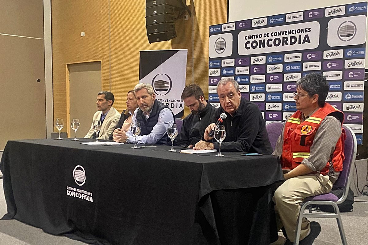 Conferencia de Prensa en el Centro de Convenciones de Concordia.