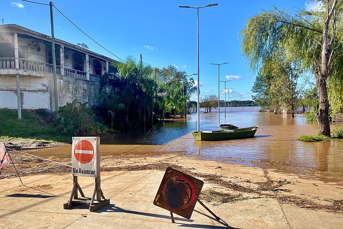 El r&iacute;o comienza con su lento descenso.