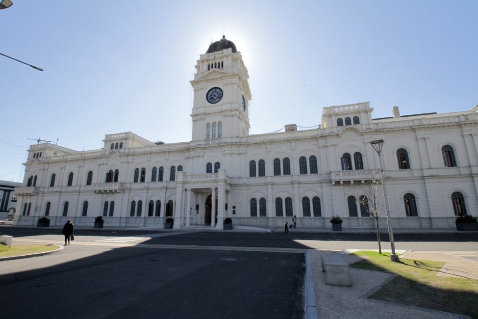 Provincia convocó a los representantes de los trabajadores estatales para reiniciar la negociación salarial