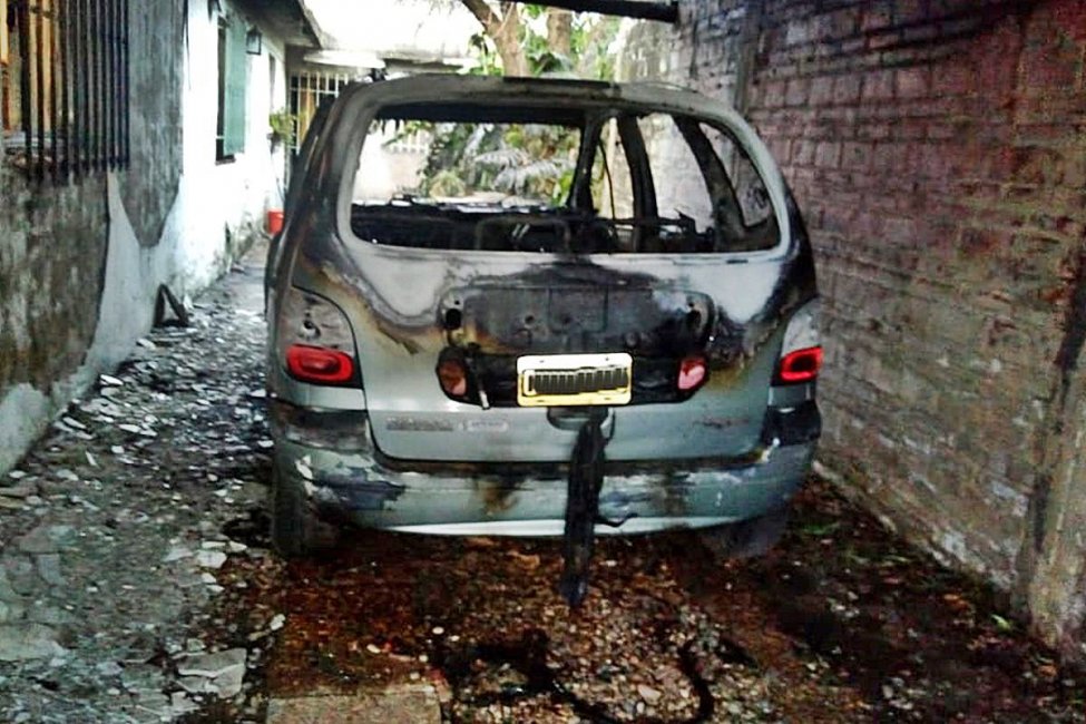 Una vecina de Concordia denunció que el incendió de su vehículo fue intencional usando una bomba molotov