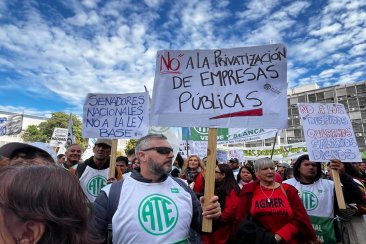 También será contra los legisladores que manifestaron su respaldo a dicha ley. También será contra los legisladores que manifestaron su respaldo a dicha ley.