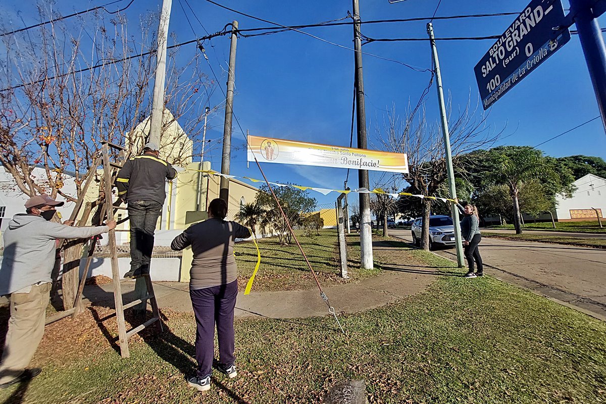El pueblo se adornó con los colores de su patrono.