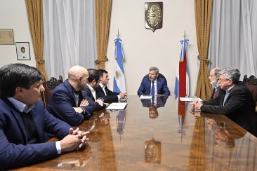 Los decanos se mostraron conformes luego del recibimiento del gobernador. Los decanos se mostraron conformes luego del recibimiento del gobernador.
