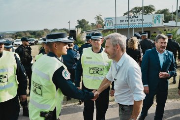 Frigerio en el puesto caminero entrerriano Rosario- Victoria. Frigerio en el puesto caminero entrerriano Rosario- Victoria.