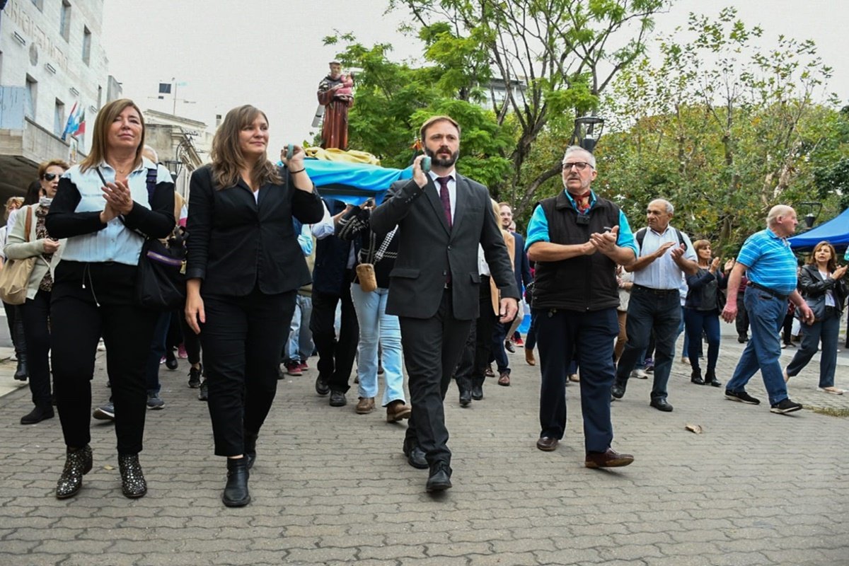 &ldquo;Nos invita a reflexionar sobre lo que fue su obra&rdquo;, asegur&oacute; Azcu&eacute;.