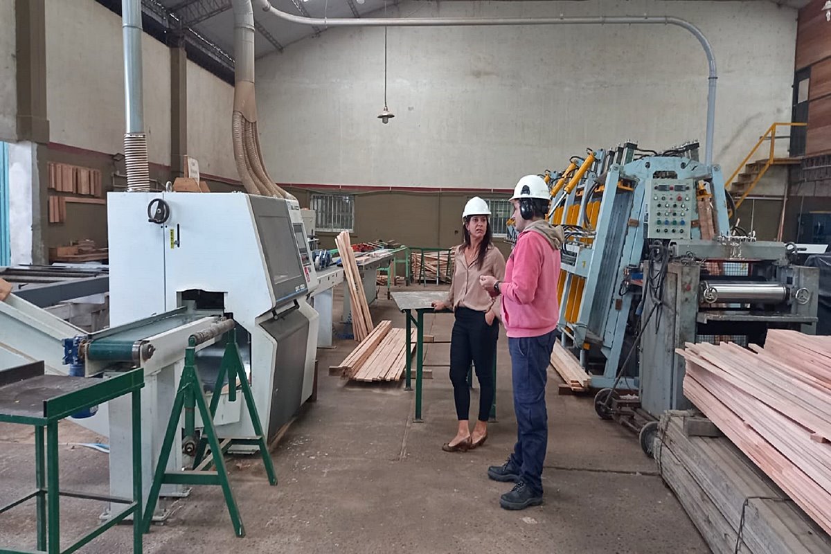 Lacava recorri&oacute; las instalaciones de aserraderos al sur de Concordia.