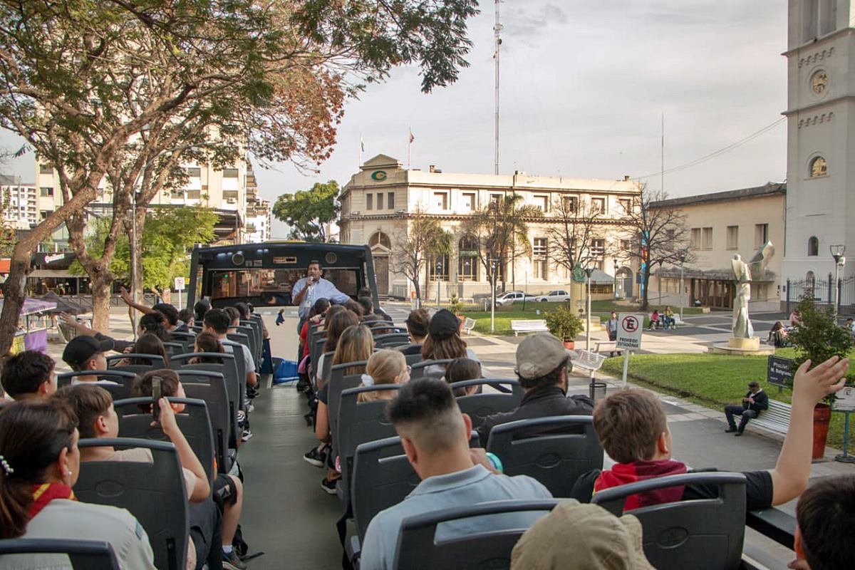 El Bus Tur&iacute;stico recorriendo la zona c&eacute;ntrica de Concordia