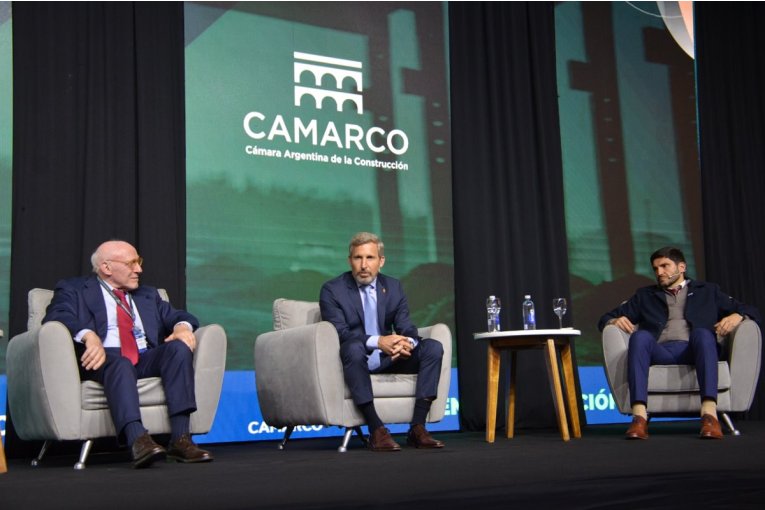 Ante empresarios del sector Frigerio resalt&oacute; "la importancia de la obra p&uacute;blica para generar infraestructura y empleo"