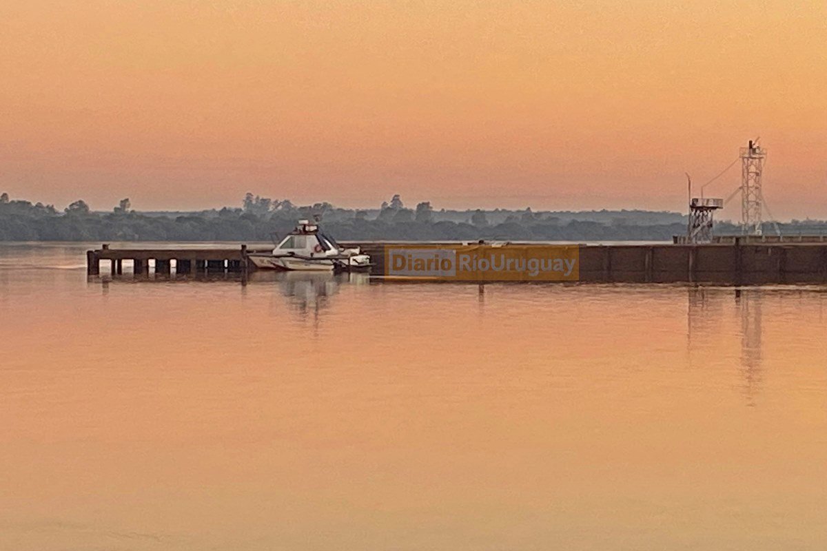Postal del puerto de Concordia en el atardecer de este lunes