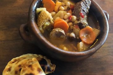 Buseca, locro y empanadas ideal para el 9 de Julio. Buseca, locro y empanadas ideal para el 9 de Julio.