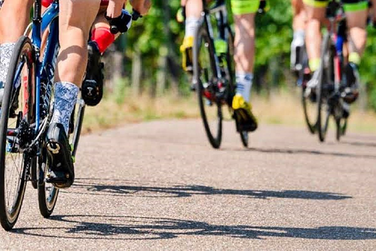 Bicicleteada naranja por la ciudad.