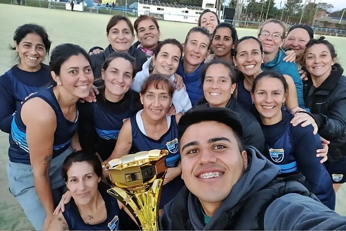 Las mamis del Club Salto Grande Subcampeonas de Hockey.