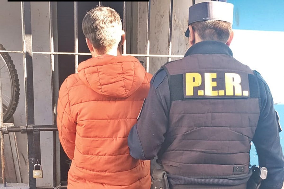 Un hombre fue detenido cuando intentaba ingresar por la fuerza a la ...