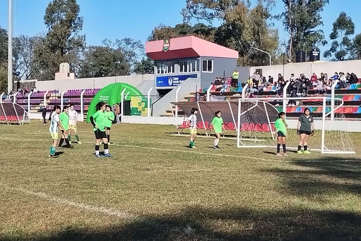 Futbolistas de la Escuela Escuela Secundaria &ldquo;Aurora del Yeruá&rdquo;