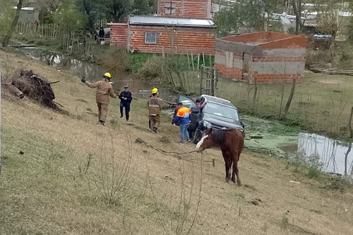 El veh&iacute;culo termin&oacute; del lado de las viviendas protegidas