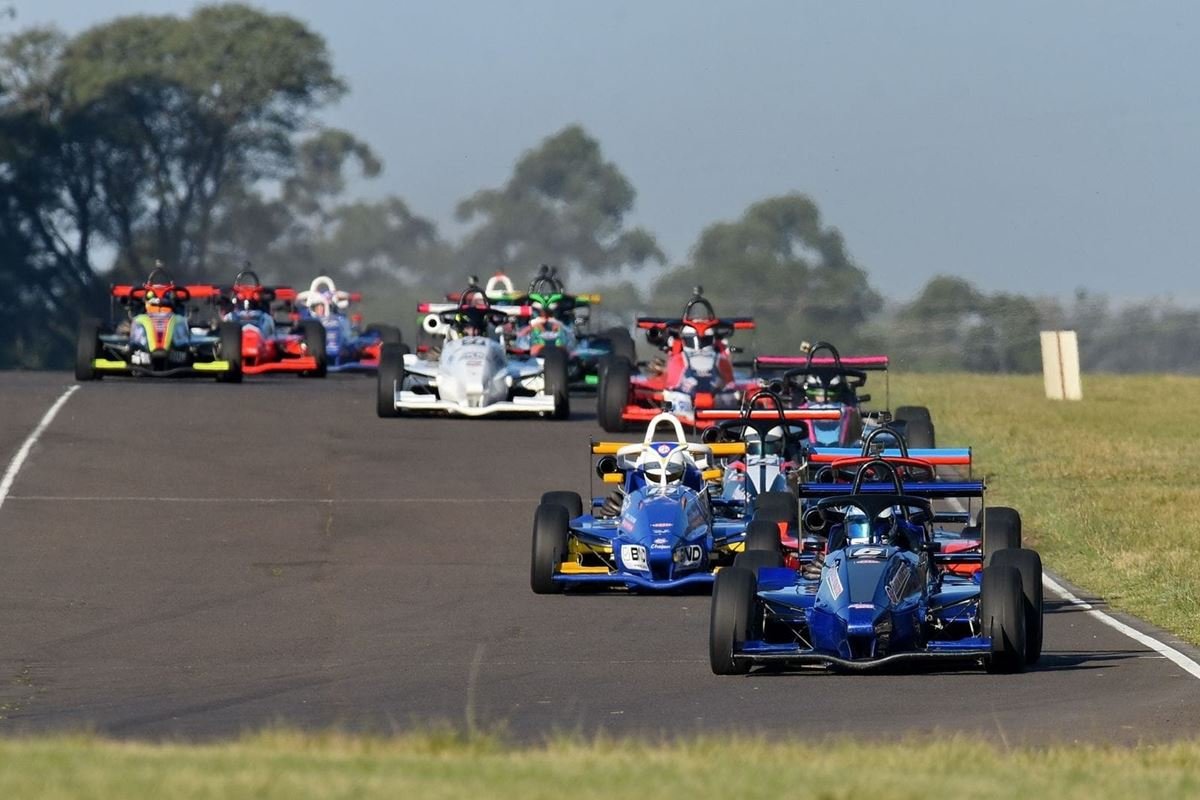 La F&oacute;rmula 3 Entrerriana en su paso por Concordia