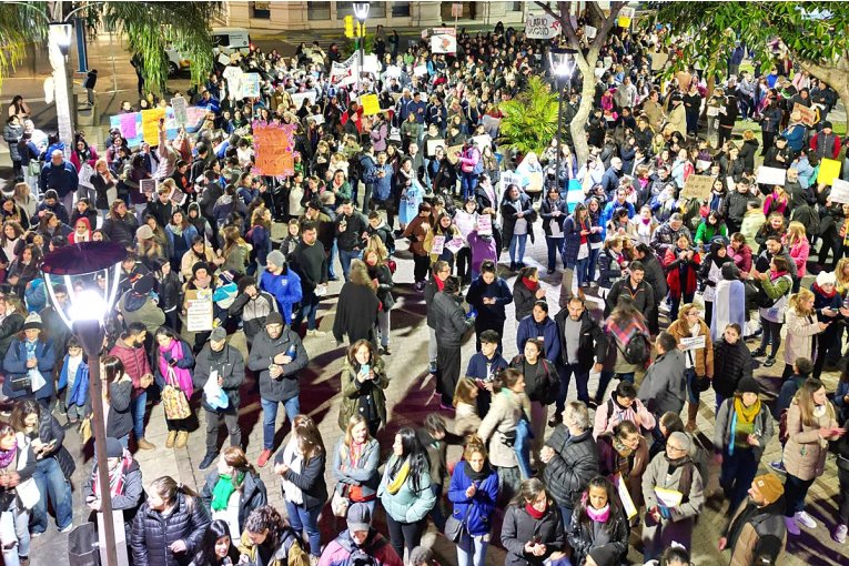 Masiva marcha en el centro de Concordia para apoyar el reclamo docente