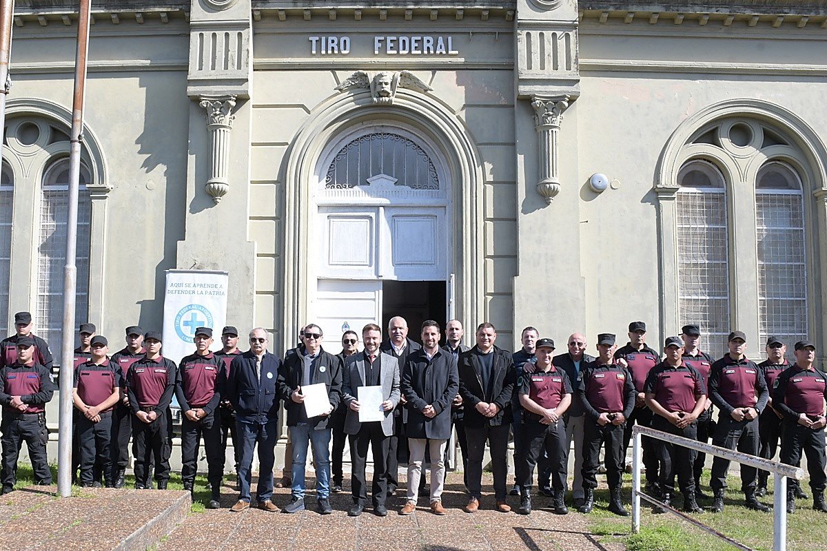 Los efectivos del &aacute;rea estuvieron presentes para la firma del acuerdo.