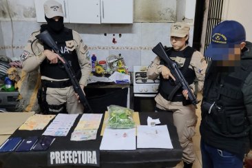 Decomisaron numerosas dosis de marihuana, entre otros elementos. Decomisaron numerosas dosis de marihuana, entre otros elementos.