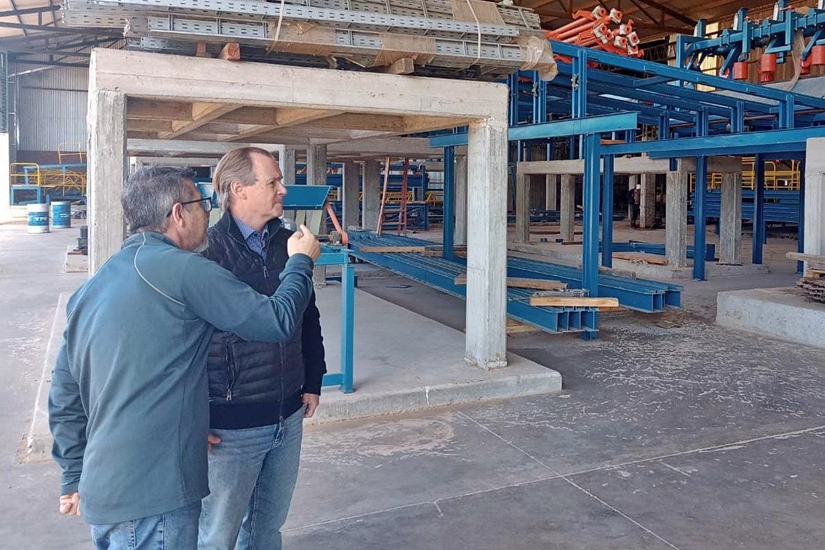 Bordet visit&oacute; el establecimiento maderero del norte del departamento Concordia