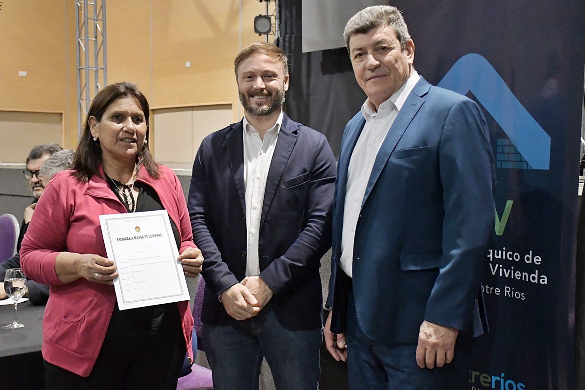 El intendente y el titular del IAPV encabezaron el acto